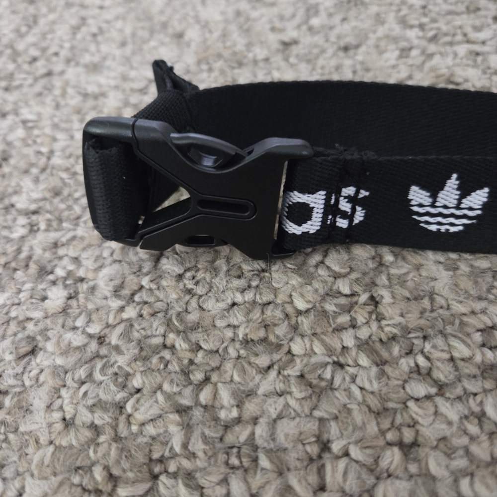 Adidas Trefoil Red Black Fanny Pack‎ Waist Bag Crossbody Padded EUC - Picture 3 of 13
